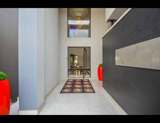 6 BEDROOM HOUSE FOR SALE IN COPPERLEAF ESTATE